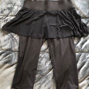 Capri leggings with attached sheer skirt